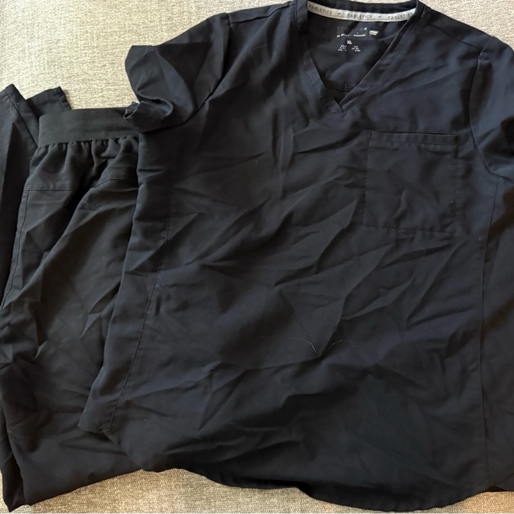 Fabletics Black V-Neck Short Sleeve Scrub Top with Chest Pocket